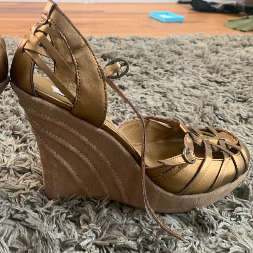 Steve Madden womens copper colored wedges size 10